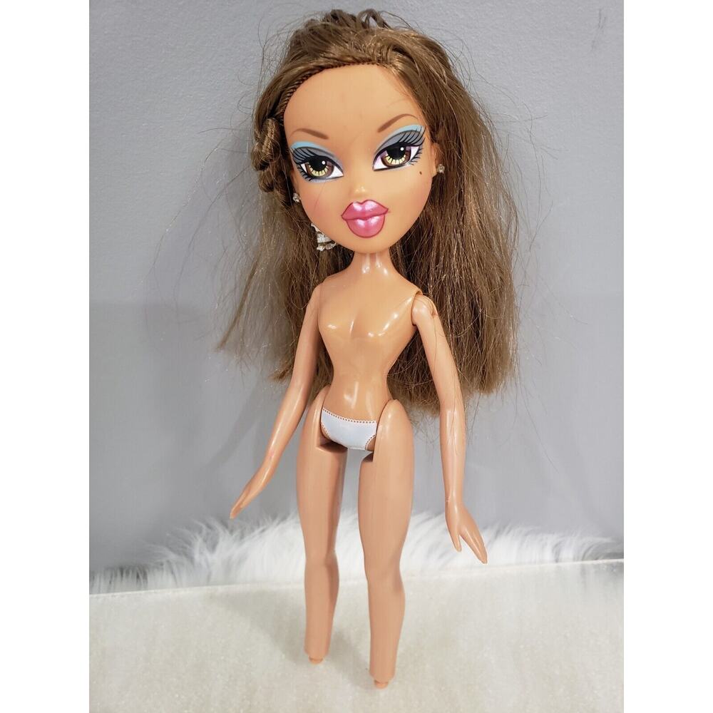 STUNNING Bratz Yasmin Doll Play Sportz Fitness Fashion WITH‎ EARRINGS